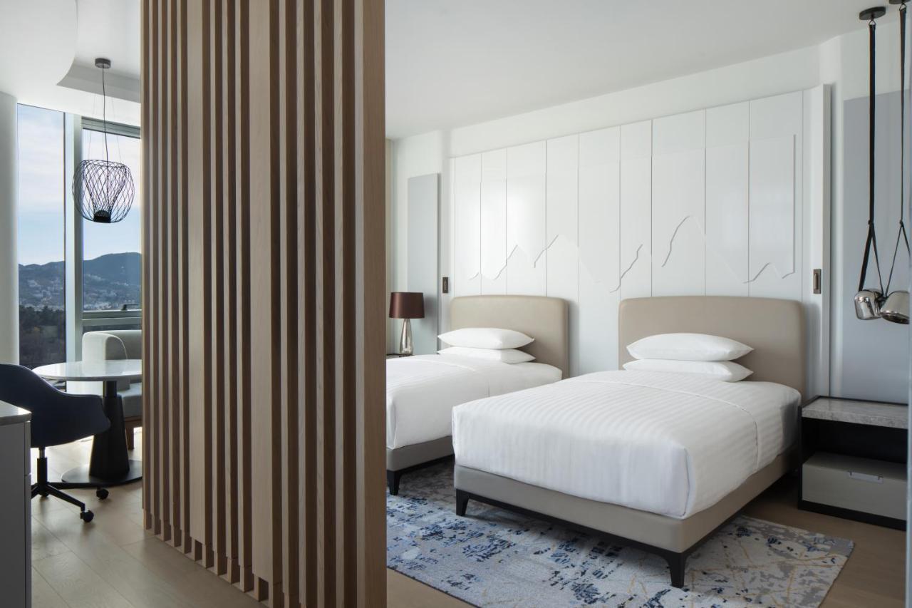 Tirana Marriott Hotel Екстер'єр фото