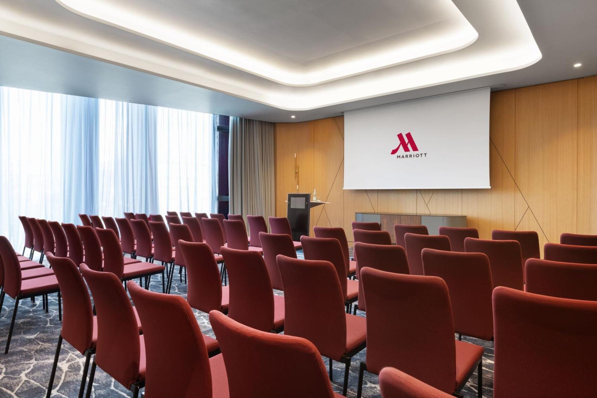 Tirana Marriott Hotel Екстер'єр фото