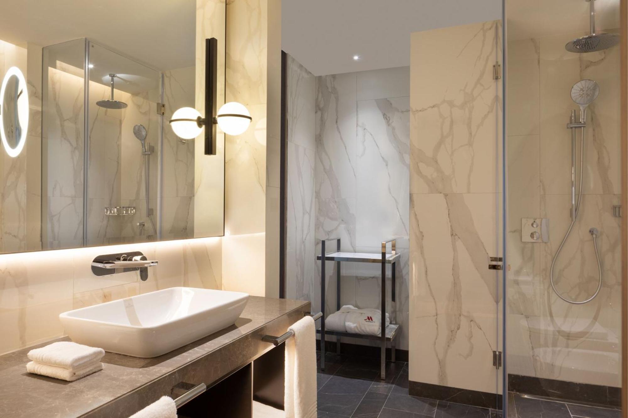 Tirana Marriott Hotel Екстер'єр фото