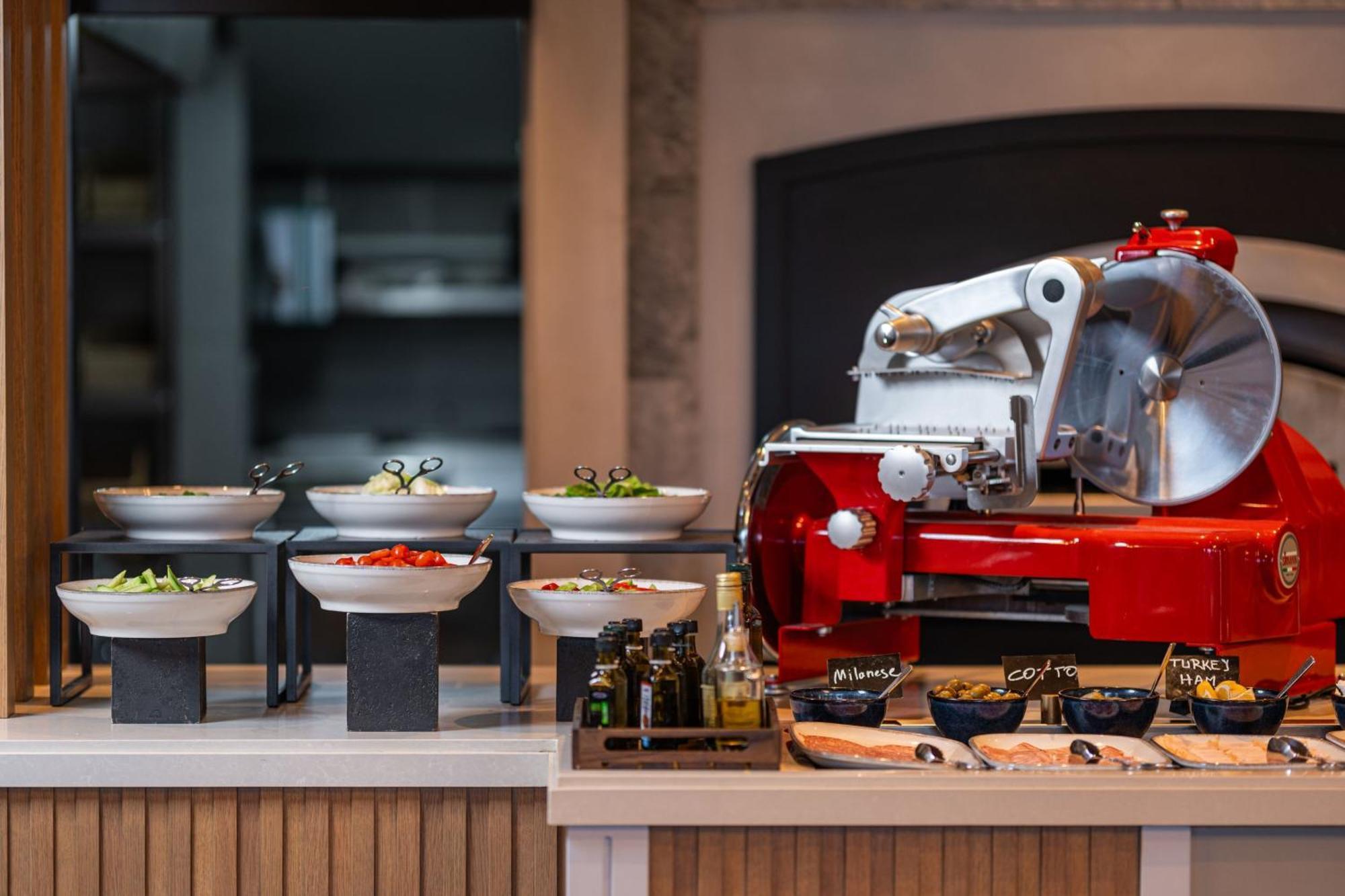 Tirana Marriott Hotel Екстер'єр фото